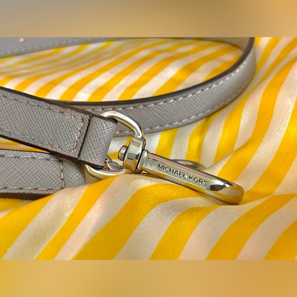 UNUSED MICHAEL Michael Kors Gray Medium Selma Saffiano Leather - Picture 16 of 16